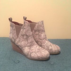 TOMS Kelsey Wedge Booties Size 9